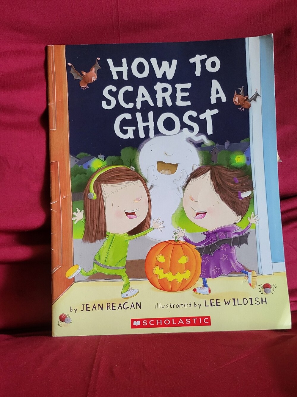 How to Scare a Ghost Paperback Book by Jean Reagan